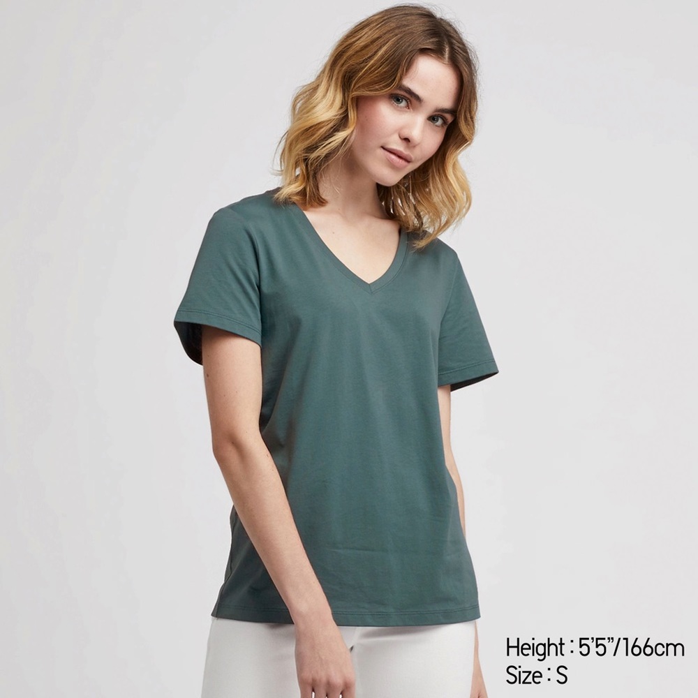 UNIQLO V NECK TEE